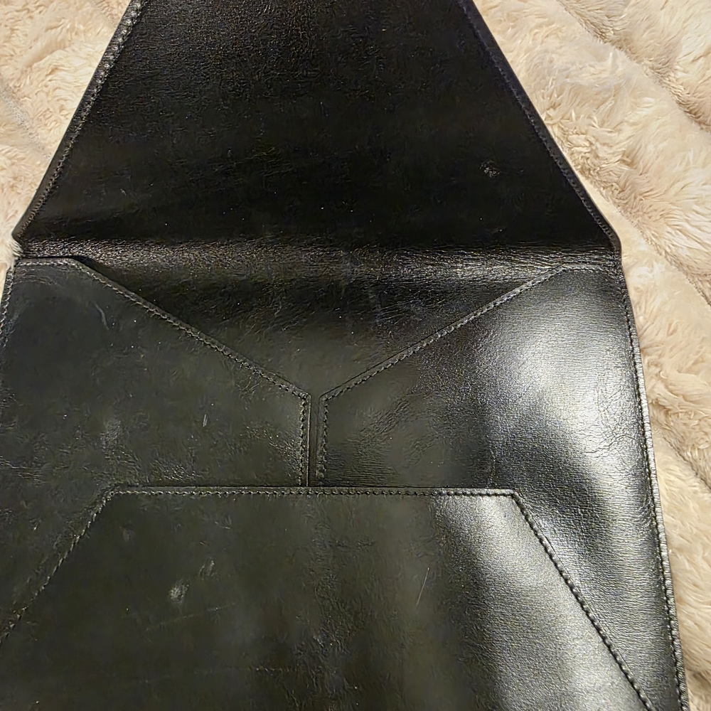 Authentic Vintage Gucci Black Leather Envelope Clutch - Picture 6 of 9